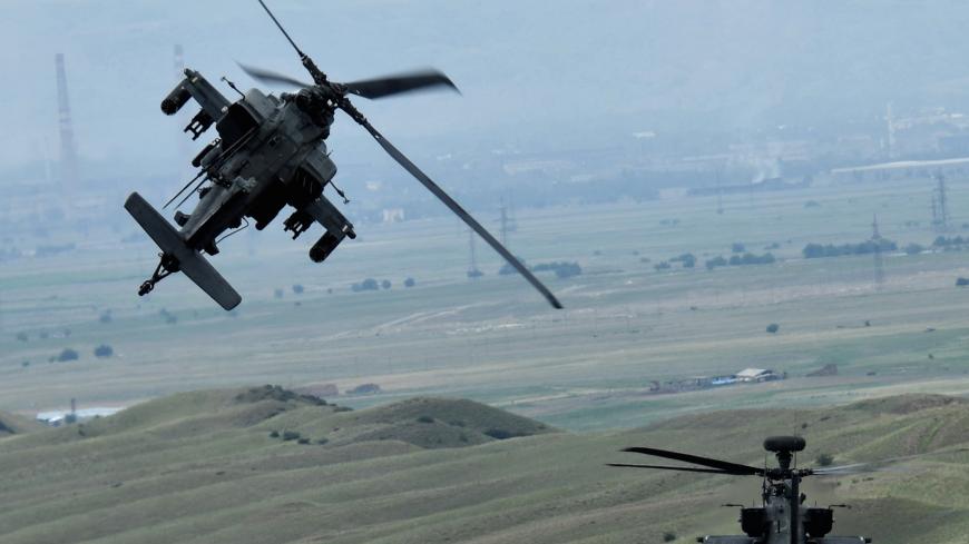 AH-64 Apache helicopters fly during a closing ceremony of the NATO-led military exercises "Noble Partner 2018" at Vaziani military base outside Tbilisi, Georgia August 15, 2018. REUTERS/Irakli Gedenidze - RC148FDC7800