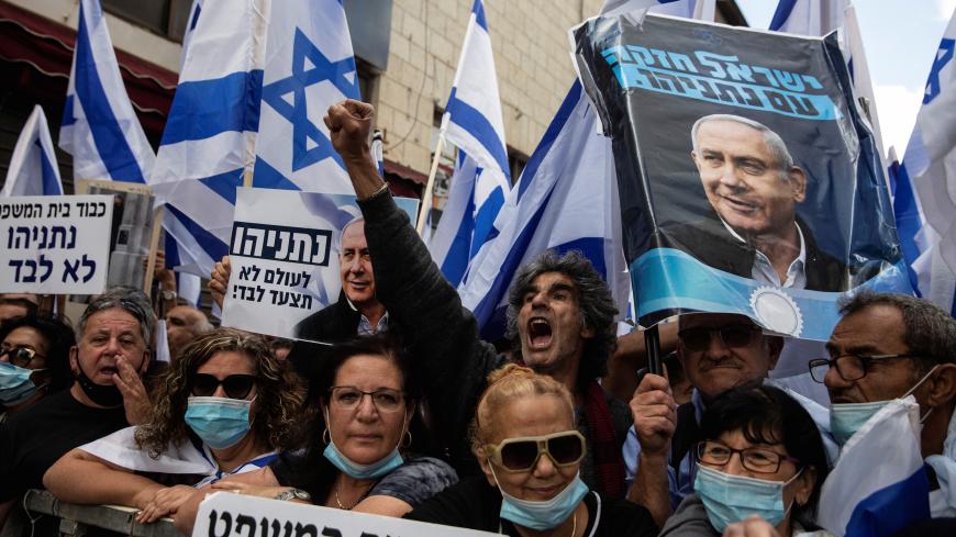 Supporters of Israeli Prime Minister Benjamin Netanyahu take part in a protest outside the Prime Minister's Residence, on the day when Netanyahu's corruption trial starts, in Jerusalem May 24, 2020. Heidi levine/Pool via REUTERS - RC23VG9YY1H7