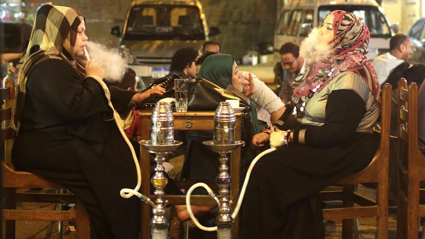 Women smoke water pipes in a public cafe in downtown Cairo June 5, 2014. REUTERS/Asmaa Waguih (EGYPT - Tags: SOCIETY) - GM1EA660CDY01
