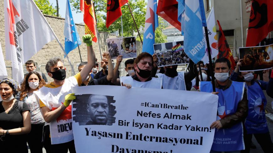 Demonstrators protest over the death of African-American man George Floyd in Minneapolis police custody, in front of the U.S. consulate in Istanbul, Turkey, June 4, 2020. REUTERS/Umit Bektas - RC292H96R5RD