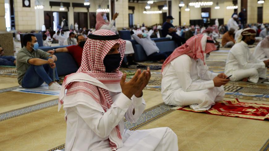 A Saudi man wearing a protective face mask performs the Friday prayers inside the Al-Rajhi Mosque, after the announcement of the easing of lockdown measures amid the coronavirus disease (COVID-19) outbreak, in Riyadh, Saudi Arabia June 5, 2020. REUTERS/Ahmed Yosri - RC233H910J1J