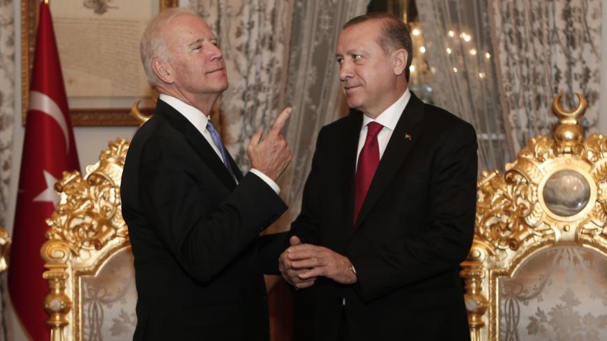 US Vice President Joe Biden (L) gestures next to Turkish President Recep Tayyip Erdogan after a meeting at Yildiz Mabeyn Palace on January 23, 2016 in Istanbul.  / AFP / POOL / SEDAT SUNA        (Photo credit should read SEDAT SUNA/AFP via Getty Images)