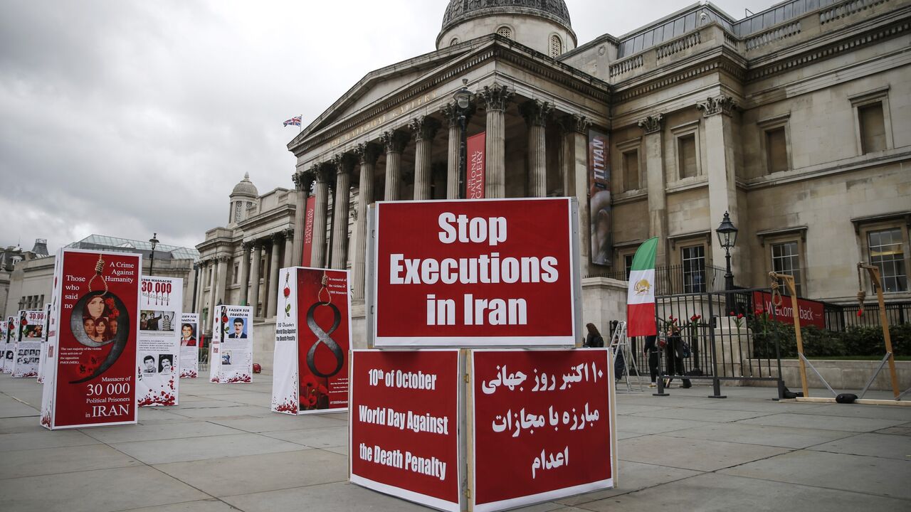 anti-death penalty exhibit Trafalgar Square