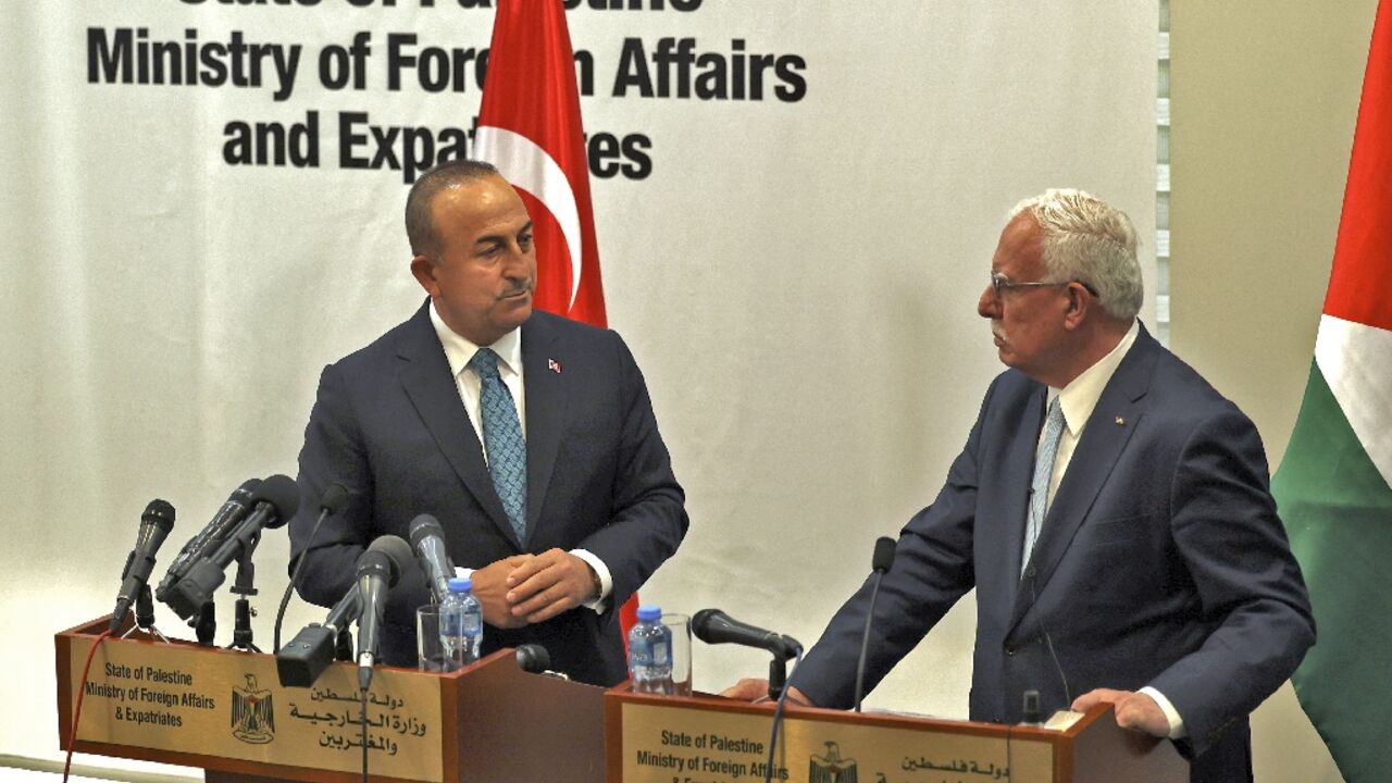 Turkey's top diplomat Mevlut Cavusoglu (L) attends a news conference in Ramallah with Palestinian foreign minister Riyad al-Maliki (R)