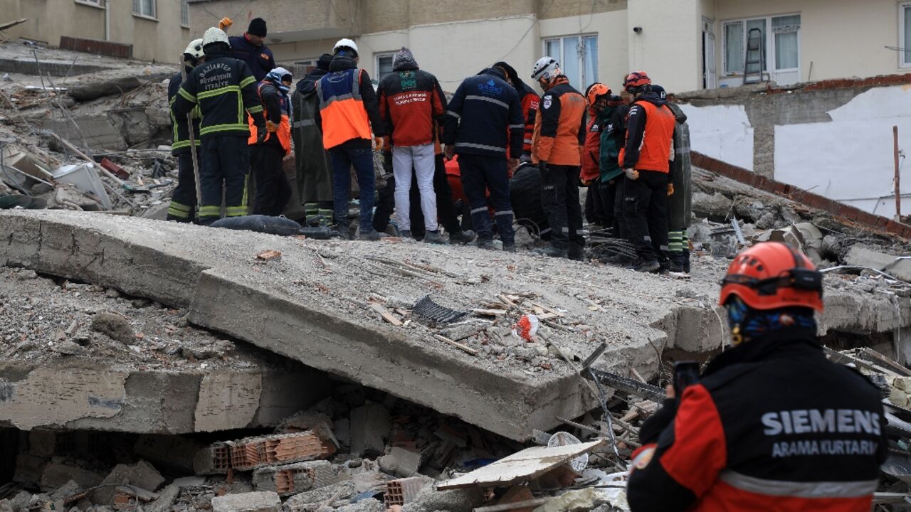 Turkish officials have warned the next 48 hours would be "crucial" in the hunt for survivors