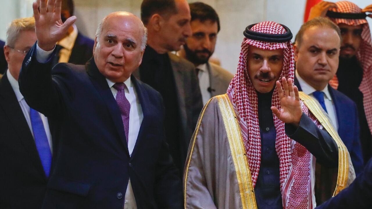 Iraqi Foreign Minister Fuad Hussein and his Saudi counterpart Faisal bin Farhan in Baghdad on February 2, 2023