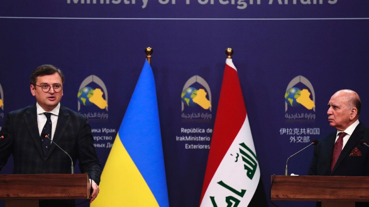 Iraq's Foreign Minister Fuad Hussein (R) and his Ukranian counterpart Dmytro Kuleba, on the first visit of its kind in 11 years
