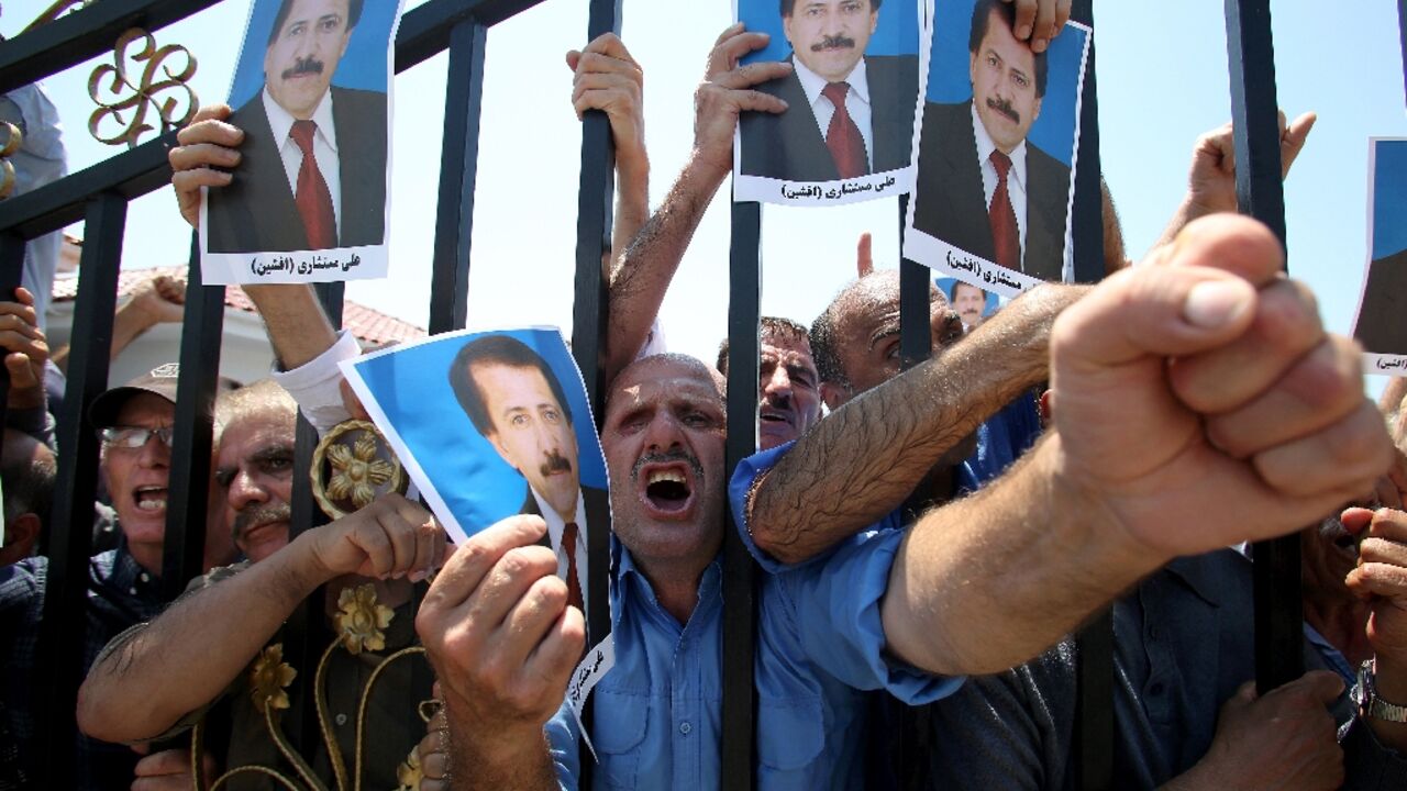 La police albanaise perquisitionne une cité d'opposants iraniens