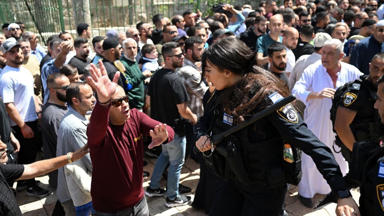 Israeli police push back Palestinians close to the entrance of Jerusalem's Al-Aqsa mosque 