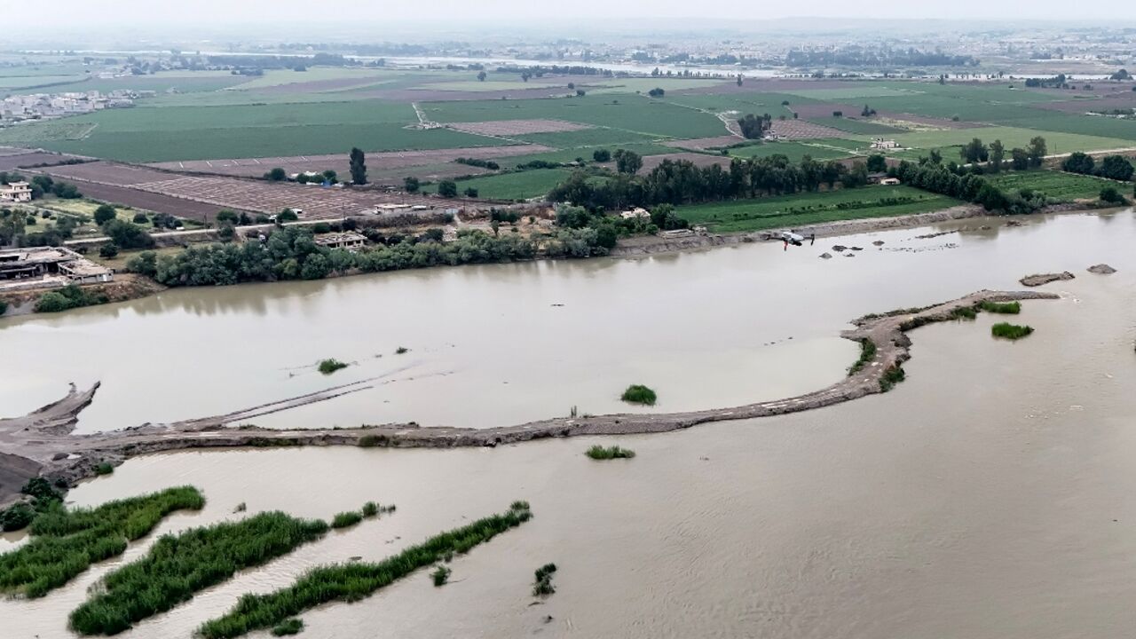 Iraq's Tigris river burst its banks after recent heavy rain and a release of excess water from Mosul dam in the north