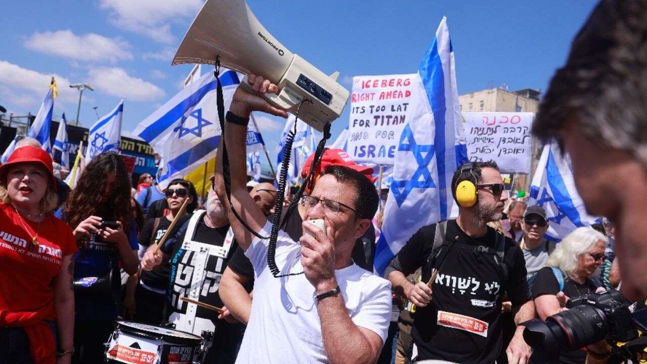 Anti-government demonstrators protest outside the Israeli prime minister's office in Jerusalem, during a cabinet meeting that voted no confidence in the attorney general