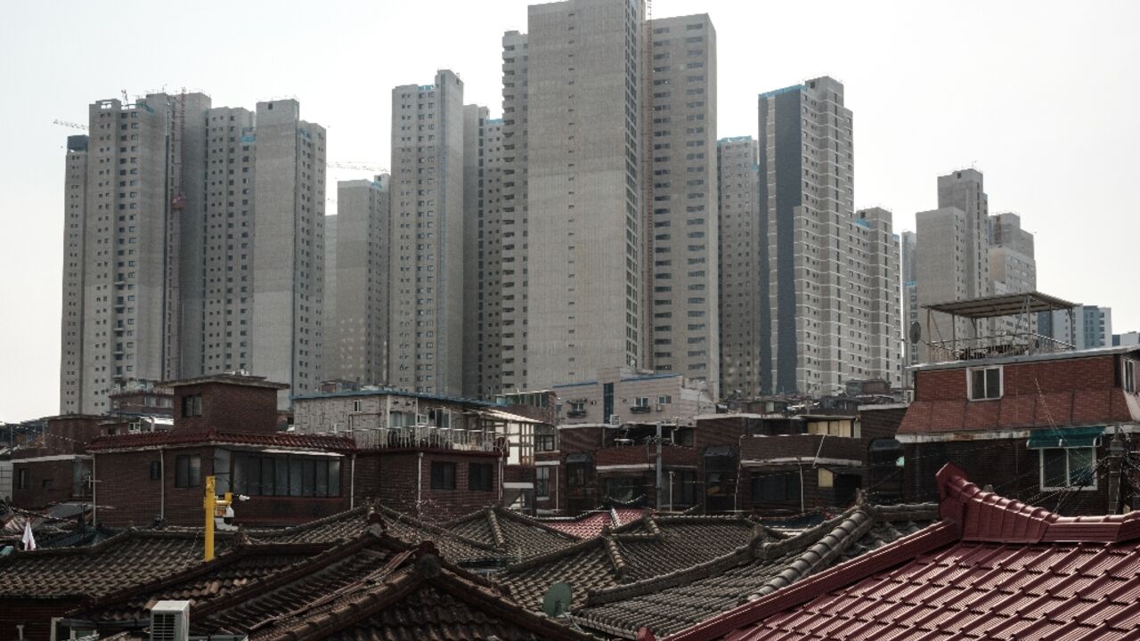 The buildings sector consumes 32% of the world's energy and contributes 34% of CO2 emissions 