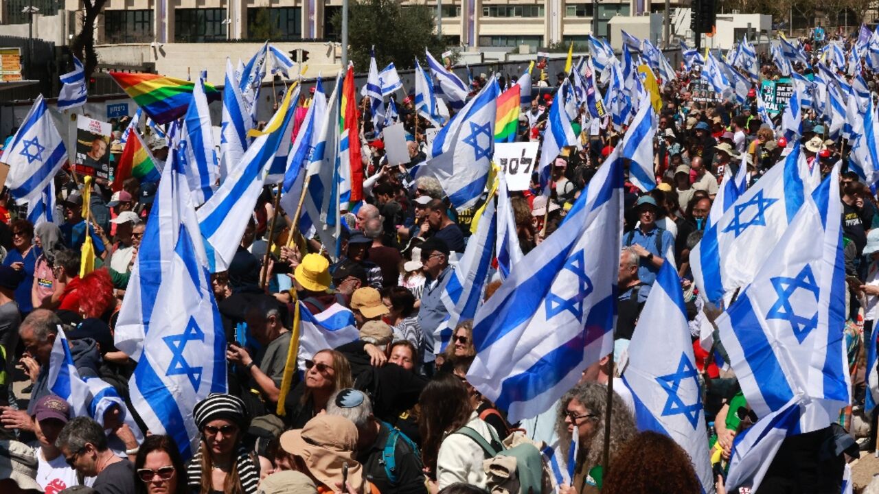 Anti-government demonstrators protest outside the Israeli prime minister's office in Jerusalem during the meeting for a vote of no confidence against Attorney General Gali Baharav-Miara