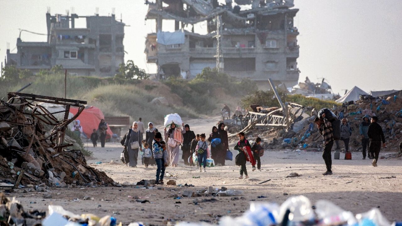 In Beit Hanoun, residents began to flee with bags and blankets piled on their heads