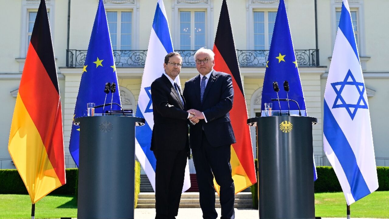 Israeli President Isaac Herzog (L) shakes hands with his German counterpart Frank-Walter Steinmeier