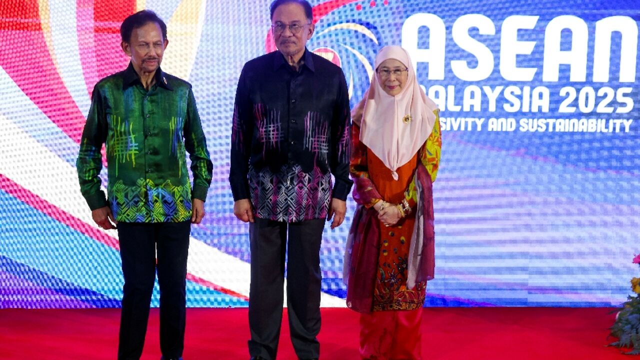 Brunei's Sultan Hassanal Bolkiah (L, with Malaysian Prime Minister Anwar Ibrahim) was in Kuala Lumpur for the ASEAN summit