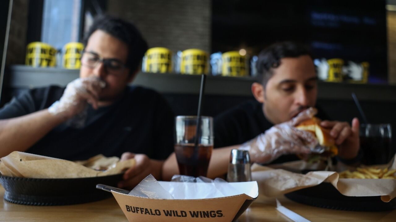 Saudis dig in at a Buffalo Wild Wings branch in Riyadh