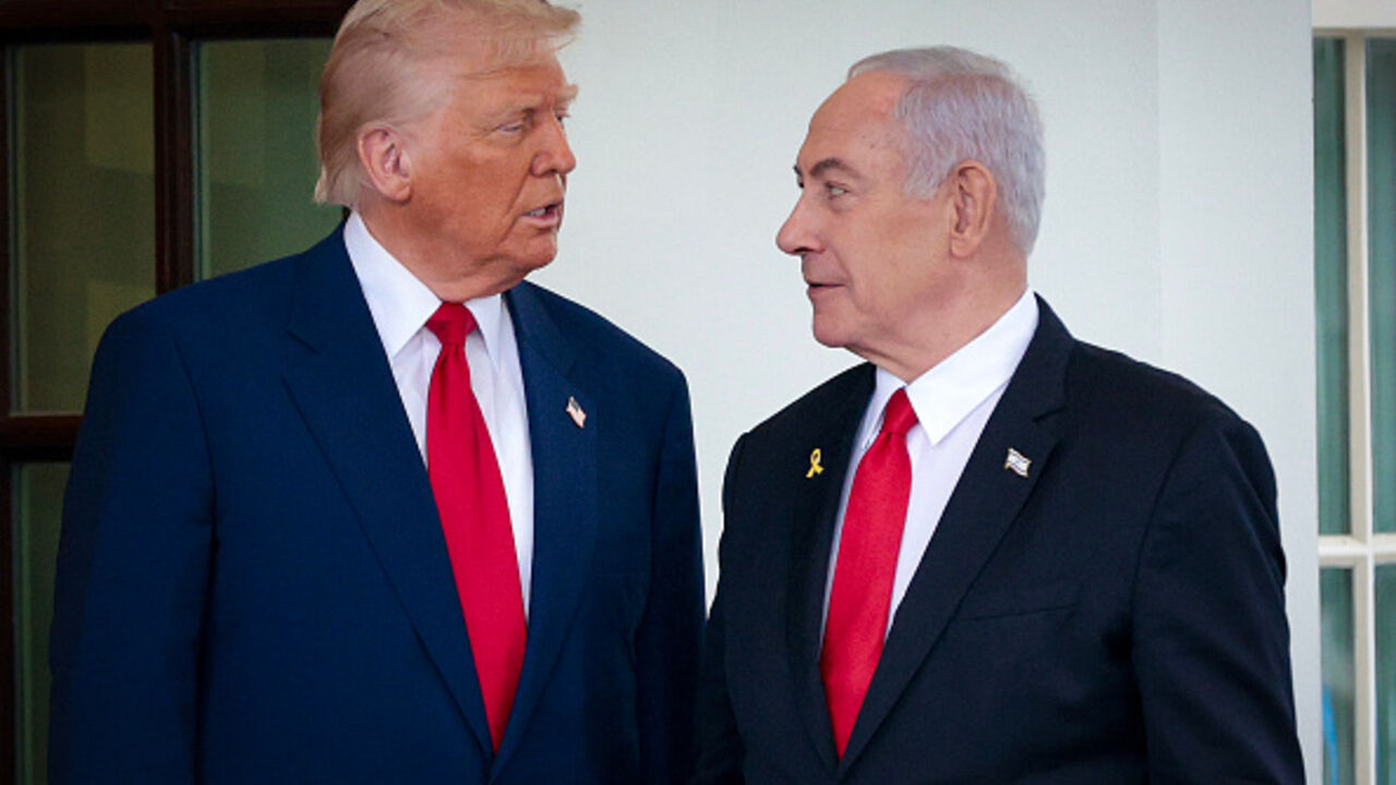 President Donald Trump greets Israeli Prime Minister Benjamin Netanyahu as he arrives at the White House on April 07, 2025 in Washington, DC. President Trump is meeting with Netanyahu to discuss ongoing efforts to release Israeli hostages from Gaza and newly imposed U.S. tariffs. (Photo by Alex Wong/Getty Images)
