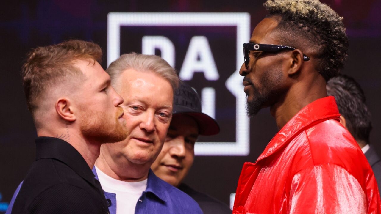 Mexico's Canelo Alvarez (L) and Cuba's William Scull will lock horns in Riyadh this weekend