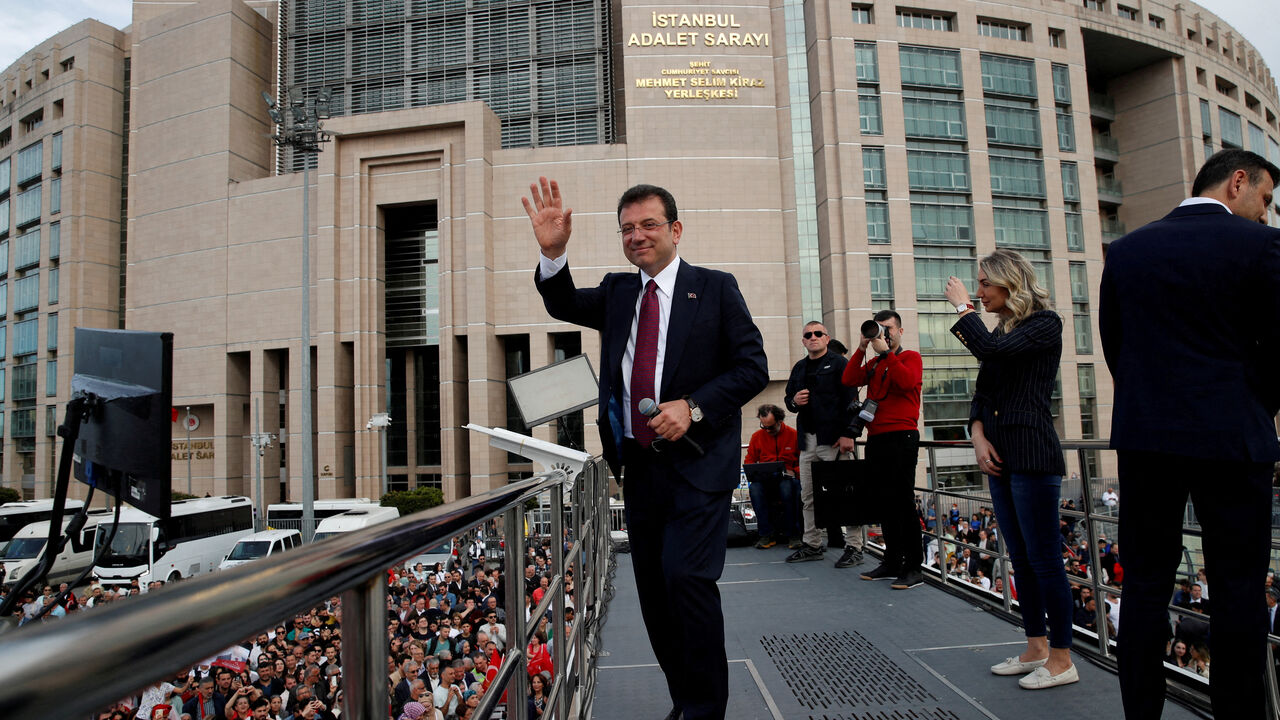 FILE PHOTO: Istanbul Mayor Ekrem Imamoglu, re-elected on Sunday, greets his supporters after receiving mayoral certificate in front of the Caglayan Courthouse in Istanbul, Turkey April 3, 2024. REUTERS/Dilara Senkaya/File Photo