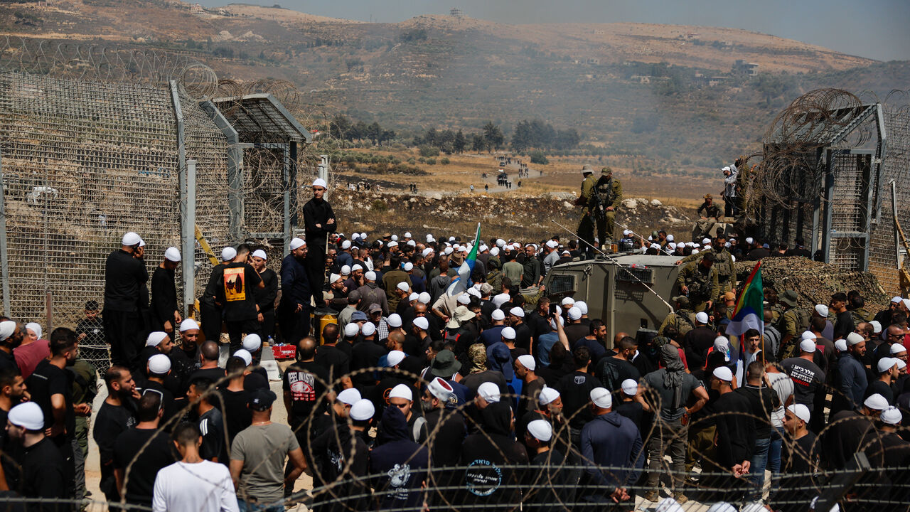Israeli Druze cross the border to check on their family members in Syria, amid the ongoing conflict in the Druze areas in Syria,  in Majdal Shams, near the ceasefire line between the Israeli-occupied Golan Heights and Syria, July 16, 2025. REUTERS/Ammar Awad