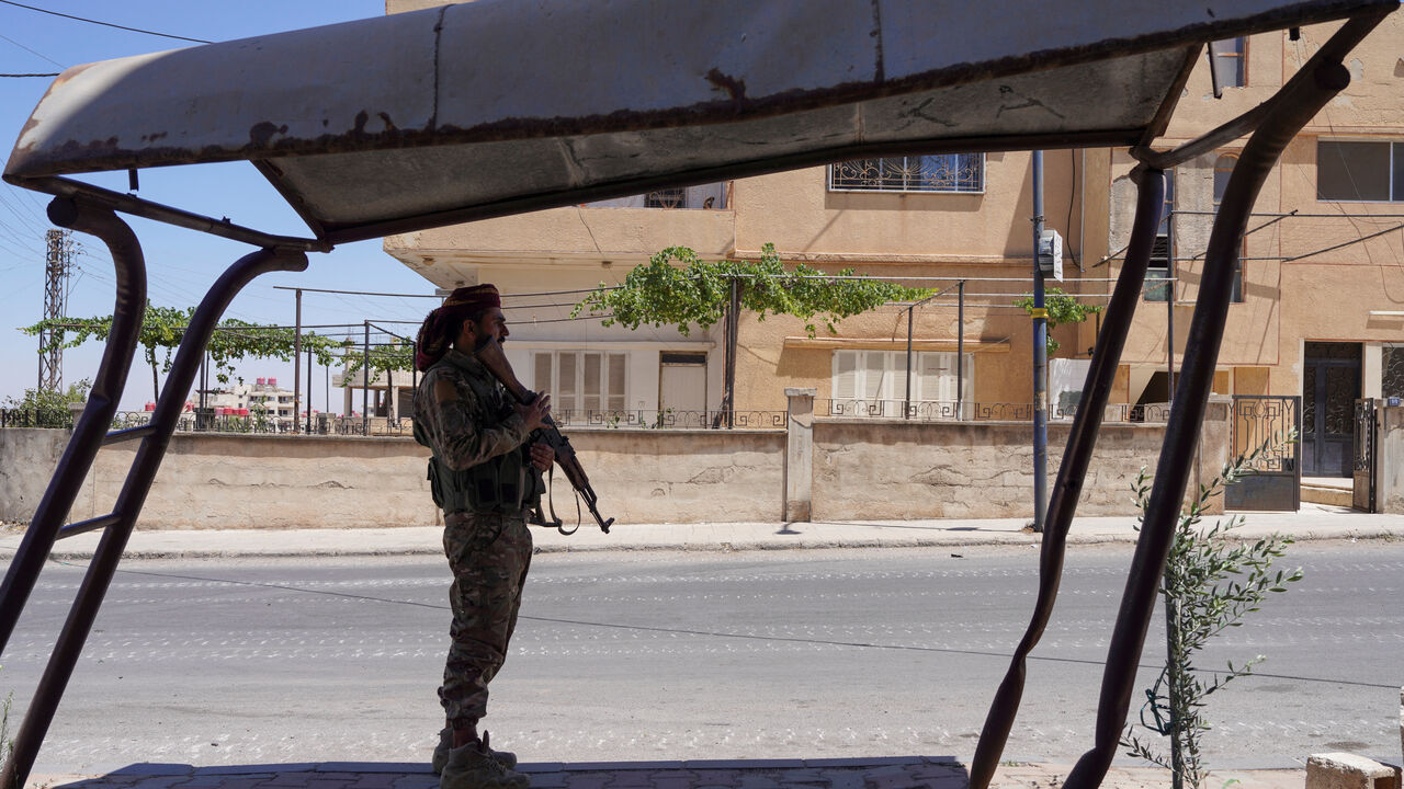 A member of the Syrian security forces stands along a street, after clashes between Syrian government troops and local Druze fighters resumed in the southern Druze city of Sweida early on Wednesday, collapsing a ceasefire announced just hours earlier that aimed to put an end to days of deadly sectarian bloodshed, in Sweida, Syria July 16, 2025. REUTERS/Karam al-Masri/File Photo
