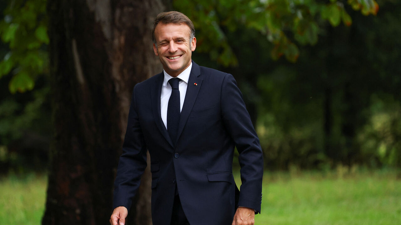 FILE PHOTO: French President Emmanuel Macron arrives for bilateral talks with German Chancellor Friedrich Merz, at Villa Borsig in Berlin, Germany July 23, 2025. REUTERS/Lisi Niesner/File Photo