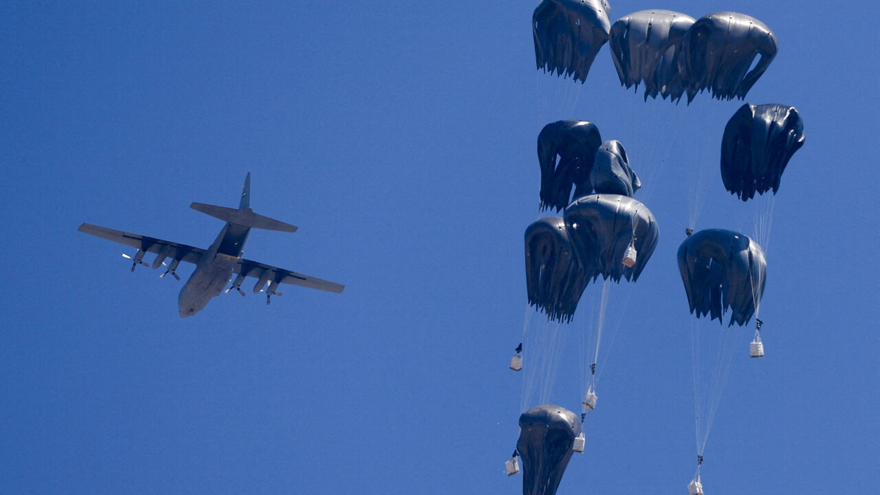 An airplane drops humanitarian aid over Gaza as seen from northern Gaza Strip July 27, 2025. REUTERS/Dawoud Abu Alkas