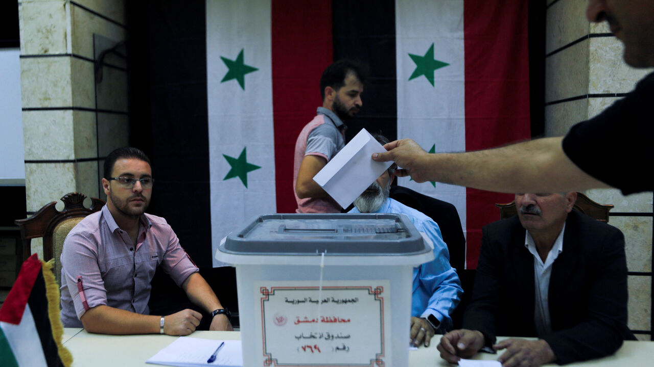 FILE PHOTO: A man casts his ballot at a polling station during parliamentary elections, in Damascus, Syria July 15, 2024. REUTERS/Yamam al Shaar/File Photo