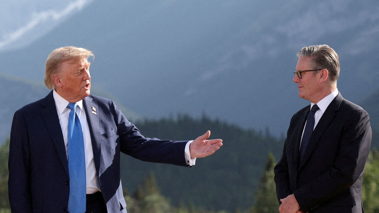 FILE PHOTO: U.S. President Donald Trump and British Prime Minister Keir Starmer attend a photo session during the G7 Summit, in Kananaskis, Alberta, Canada, June 16, 2025. REUTERS/Suzanne Plunkett/Pool/File Photo