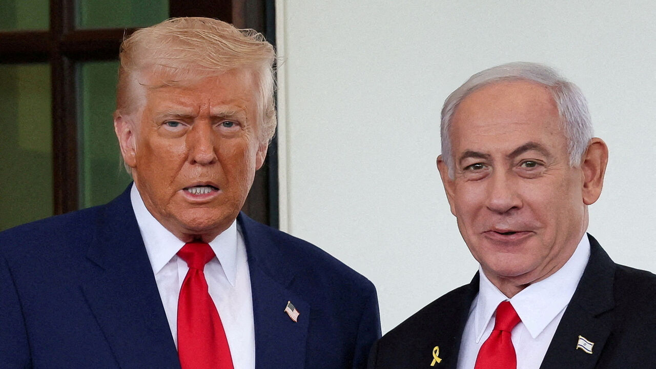 FILE PHOTO: U.S. President Donald Trump welcomes Israeli Prime Minister Benjamin Netanyahu at the entrance of the White House in Washington, D.C., U.S., April 7, 2025. REUTERS/Leah Millis/File Photo