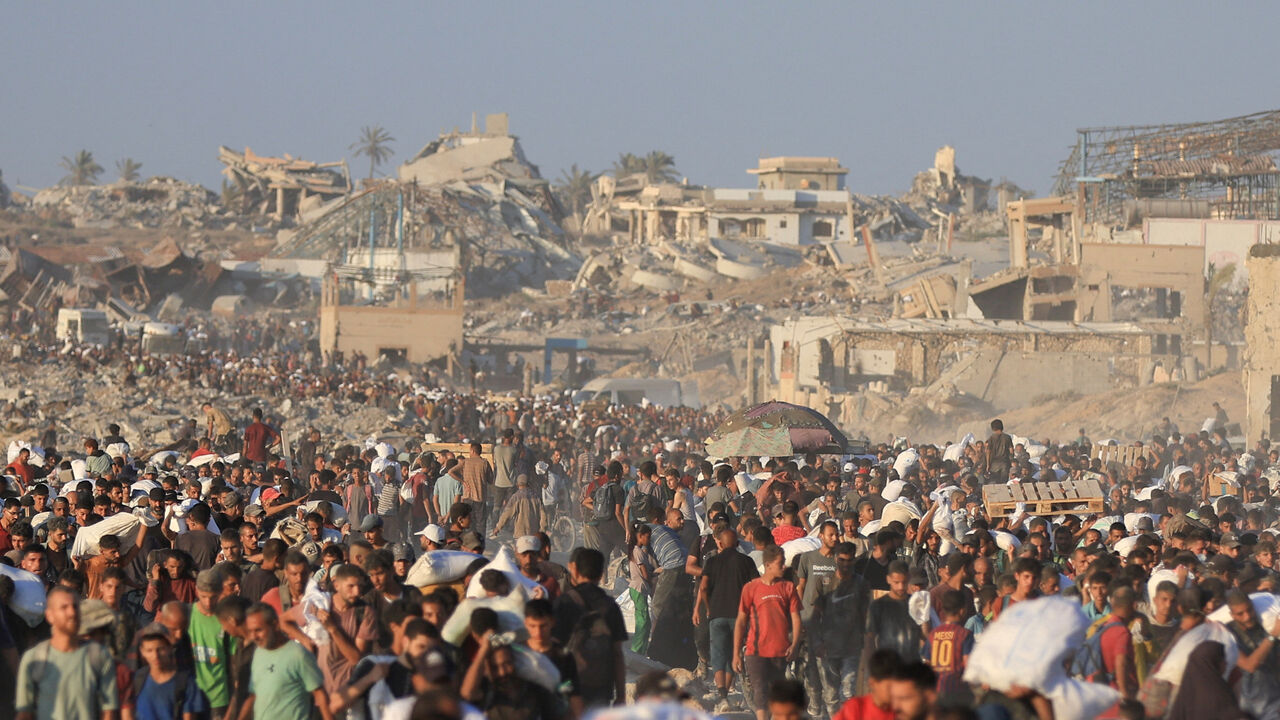Palestinians carry aid supplies that entered Gaza through Israel, in Beit Lahia in the northern Gaza Strip, July 30, 2025. REUTERS/Dawoud Abu Alkas