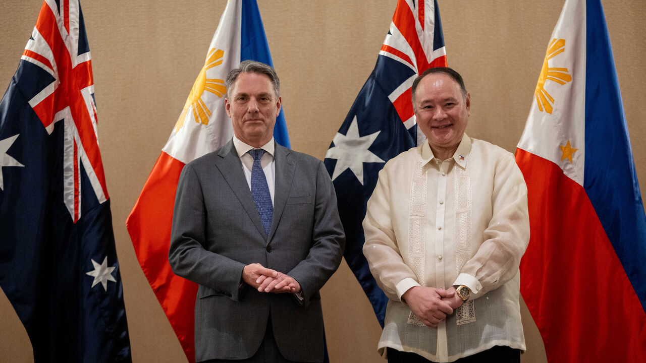 Philippine Defence Minister Gilberto Teodoro and his Australian counterpart Richard Marles pose for a photo after their joint press briefing, in Makati City, Metro Manila, Philippines, August 22, 2025. REUTERS/Eloisa Lopez