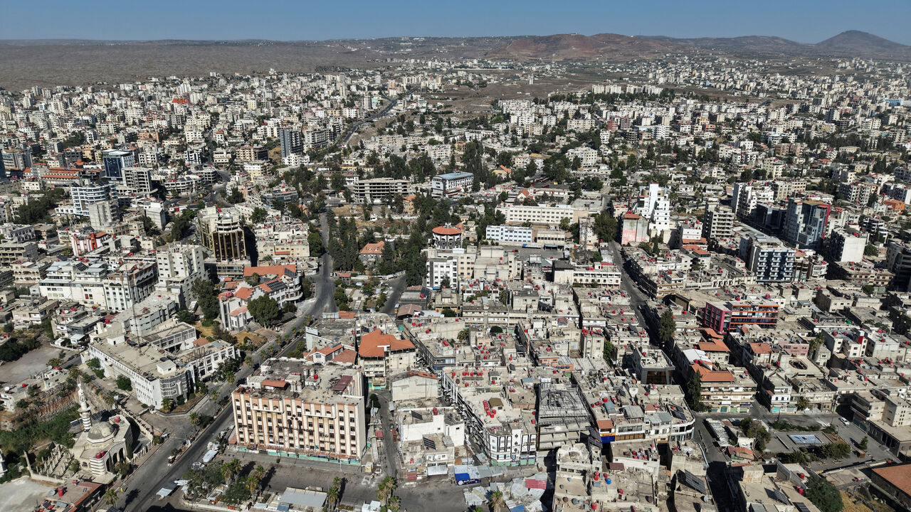A drone view shows the predominantly Druze city of Sweida, following deadly clashes between Druze fighters, Sunni Bedouin tribes and government forces, in Syria July 25, 2025. REUTERS/Khalil Ashawi/File Photo
