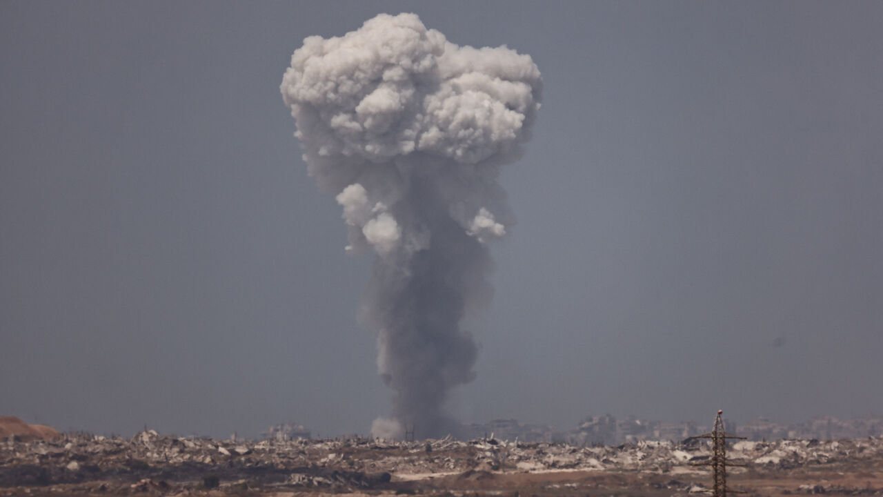 Smoke rises from Gaza after an explosion, as seen from the Israeli side of the border, August 25, 2025. REUTERS/Amir Cohen