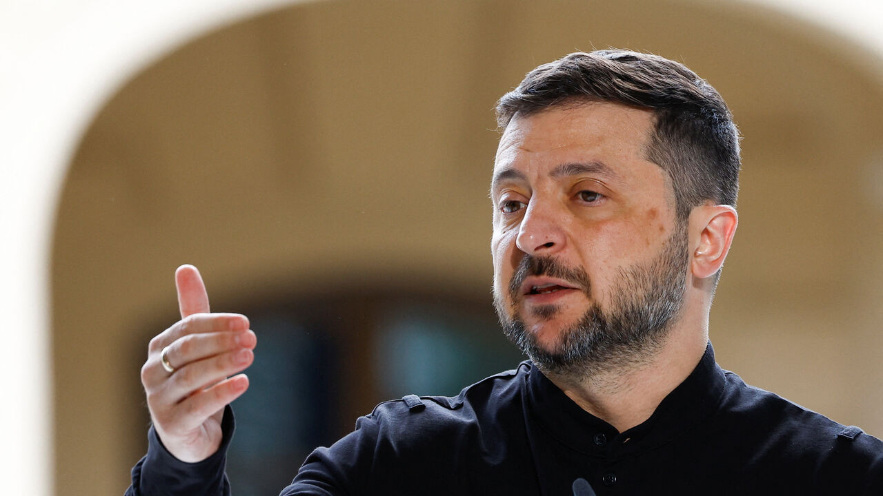 FILE PHOTO: Ukraine's President Volodymyr Zelenskiy speaks during a joint press conference with Norway's Prime Minister Jonas Gahr Store, amid Russia's attack on Ukraine, in Kyiv, Ukraine, August 25, 2025.  REUTERS/Valentyn Ogirenko/File Photo