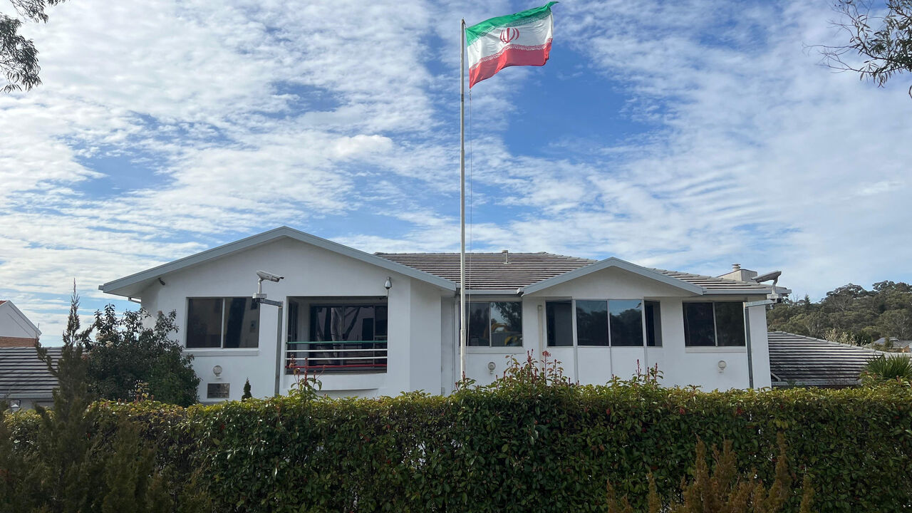 A flag flutters above the Embassy of the Islamic Republic of Iran in Canberra, Australia, August 26, 2025. Australia’s Prime Minister Anthony Albanese has expelled Iran’s ambassador, accusing Iran of orchestrating at least two antisemitic attacks on Australian soil. REUTERS/Peter Hobson