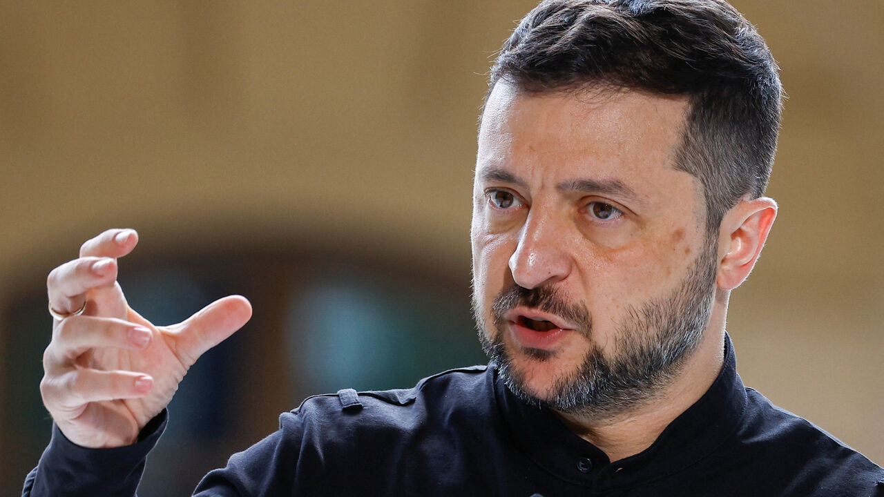 FILE PHOTO: Ukraine's President Volodymyr Zelenskiy speaks during a joint press conference with Norway's Prime Minister Jonas Gahr Store, amid Russia's attack on Ukraine, in Kyiv, Ukraine, August 25, 2025.  REUTERS/Valentyn Ogirenko/File Photo