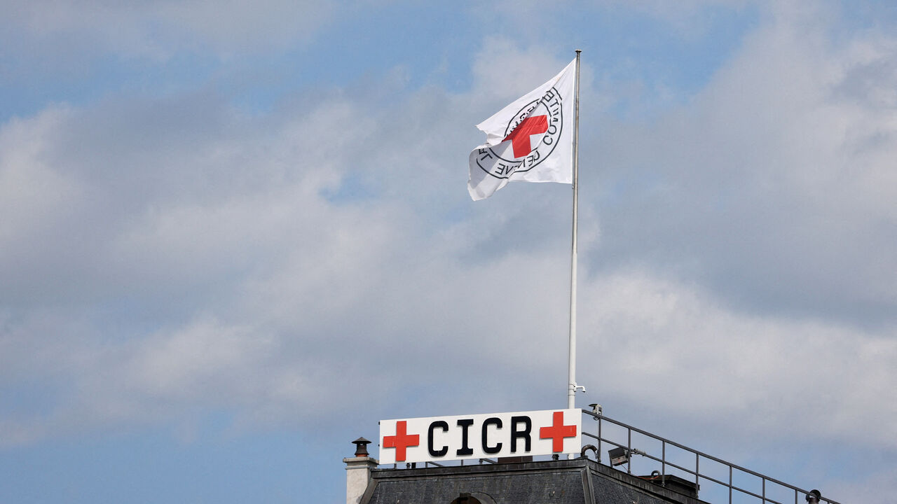 FILE PHOTO: The ICRC flag is seen on the headquarters of the International Committee of the Red Cross (ICRC) in Geneva, Switzerland, June 28, 2022. REUTERS/Denis Balibouse/File Photo