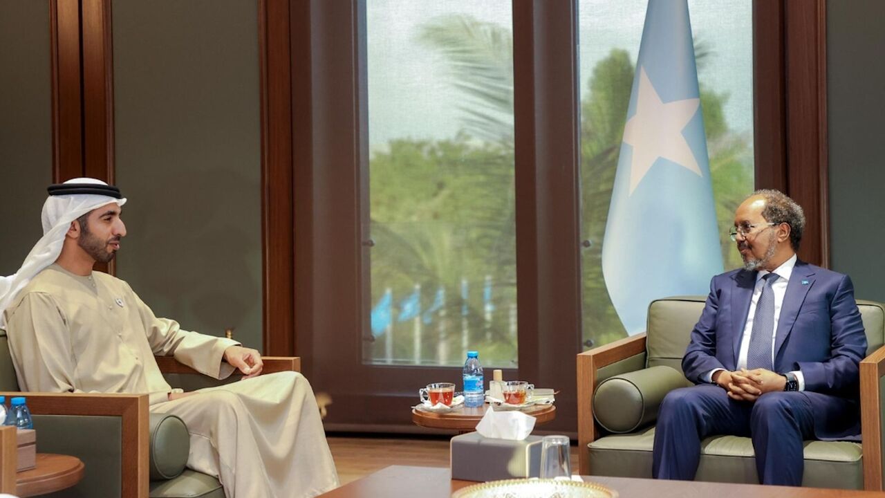 His Excellency Hassan Sheikh Mohamud, president of the Federal Republic of Somalia (R), received His Excellency Sheikh Shakhboot bin Nahyan Al Nahyan, minister of state, at the start of a working visit to the Somali capital, Mogadishu, on Aug. 28, 2025.