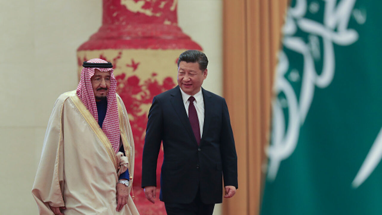BEIJING, CHINA - MARCH 16: Chinese President Xi Jinping (R) invites Saudi Arabia's King Salman bin Abdulaziz Al Saud (L) to view an honour guard during a welcoming ceremony inside the Great Hall of the People on March 16, 2017 in Beijing, China. At the invitation of President Xi Jinping, King Salman Bin Abdul-Aaziz Al-Saud of the Kingdom of Saudi Arabia will pay a state visit to China from March 15 to 18, 2017. (Photo by Lintao Zhang/Getty Images)