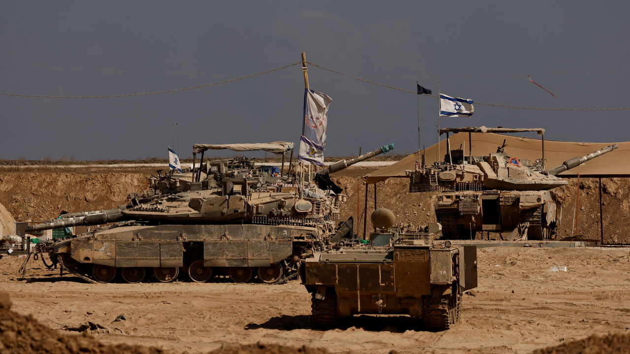 Israeli tanks stand, near the border with Gaza, in Israel August 31, 2025. REUTERS/Amir Cohen