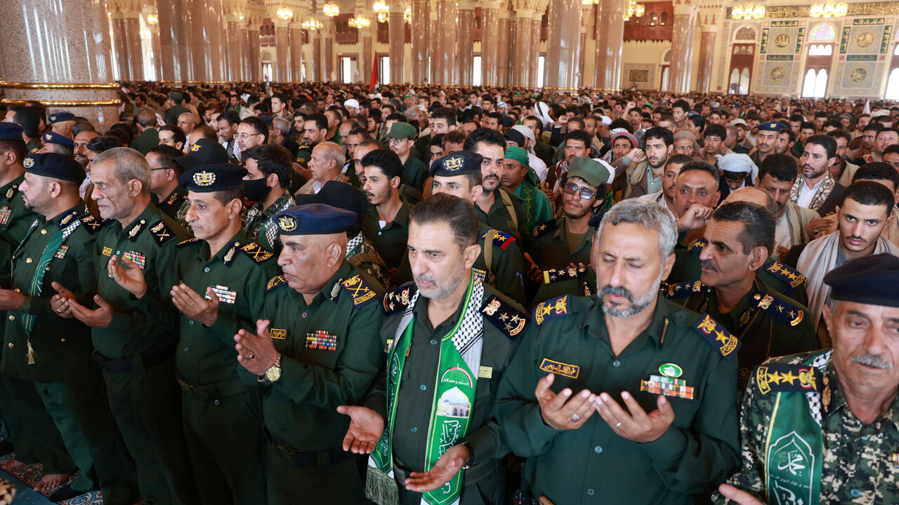 Officials recite prayers during the funeral procession of Houthi government officials killed in an Israeli strike, in Sanaa, Yemen September 1, 2025. REUTERS/Khaled Abdullah