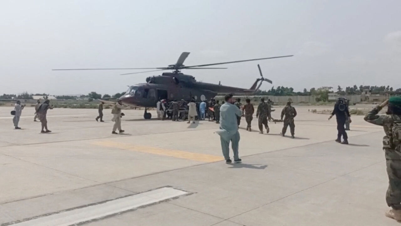 Rescuers attend to the injured after a helicopter carrying casualities lands at Nangarhar airport, following an earthquake of magnitude 6, in Jalalabad, Afghanistan in this screengrab from a handout video release on September 1, 2025. Afghanistan Government/Handout via REUTERS    THIS IMAGE HAS BEEN SUPPLIED BY A THIRD PARTY  VERIFICATION: Reuters was not able to independently verify the location and date of the handout video.