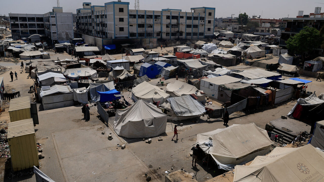 FILE PHOTO: Palestinians displaced by the Israeli military offensive shelter in an UNRWA school, in Khan Younis, in the southern Gaza Strip, August 19, 2025. REUTERS/Hatem Khaled/File Photo