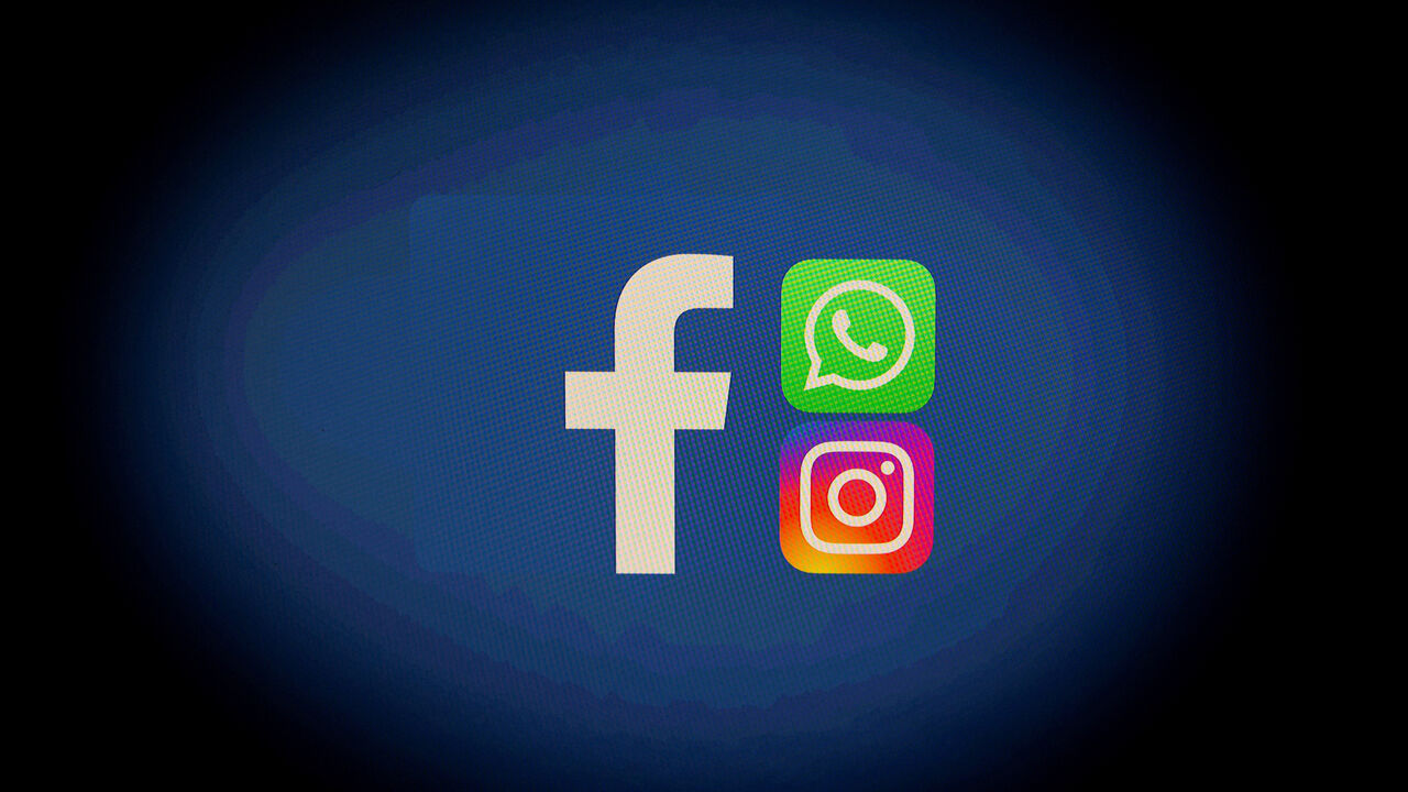 FILE PHOTO: Facebook, Whatsapp and Instagram logos are displayed in this illustration taken October 4, 2021. REUTERS/Dado Ruvic/Illustration/File Photo