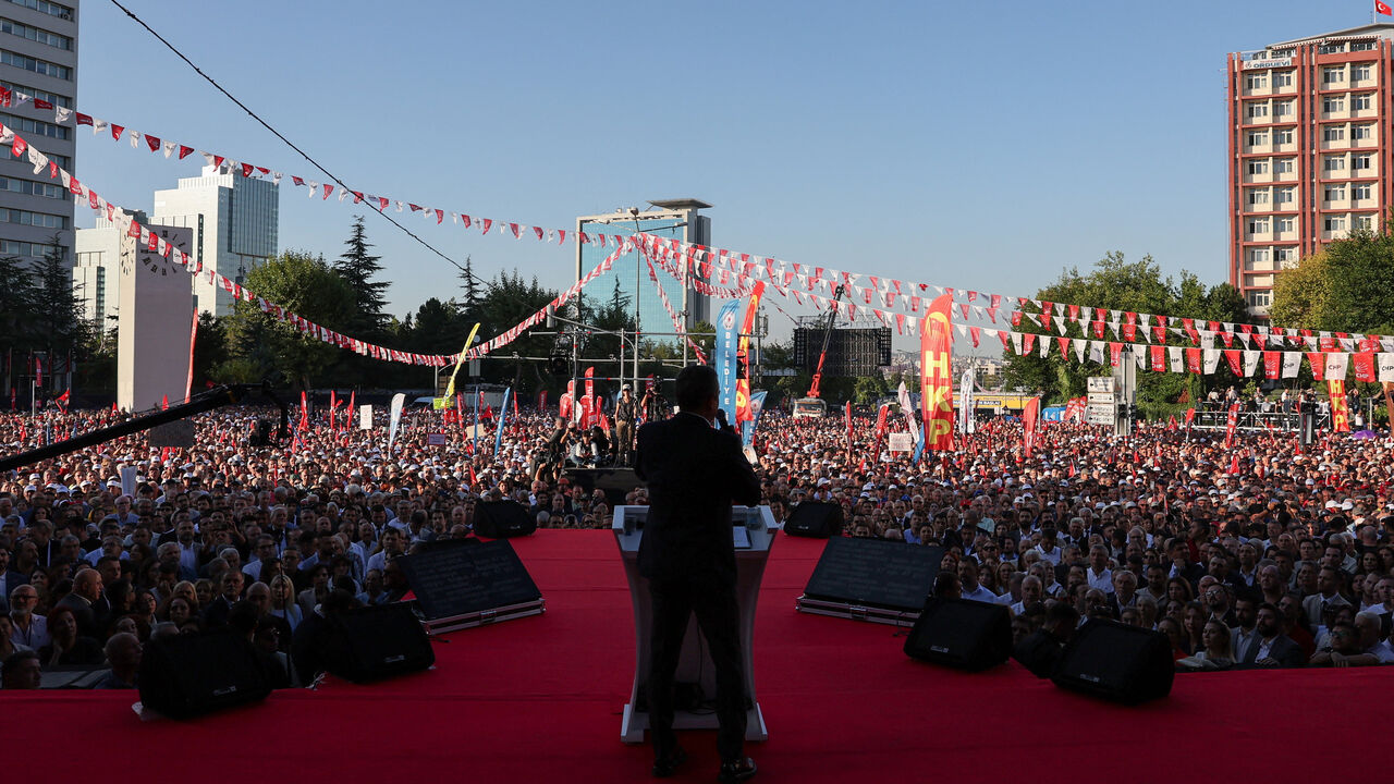 The leader of main opposition Republican People's Party (CHP) Ozgur Ozel addresses his supporters during a rally, in Ankara, Turkey, September 14, 2025, one day before a court is set to decide whether to annul the party’s last general congress and remove Ozel from leadership. REUTERS/Umit Bektas