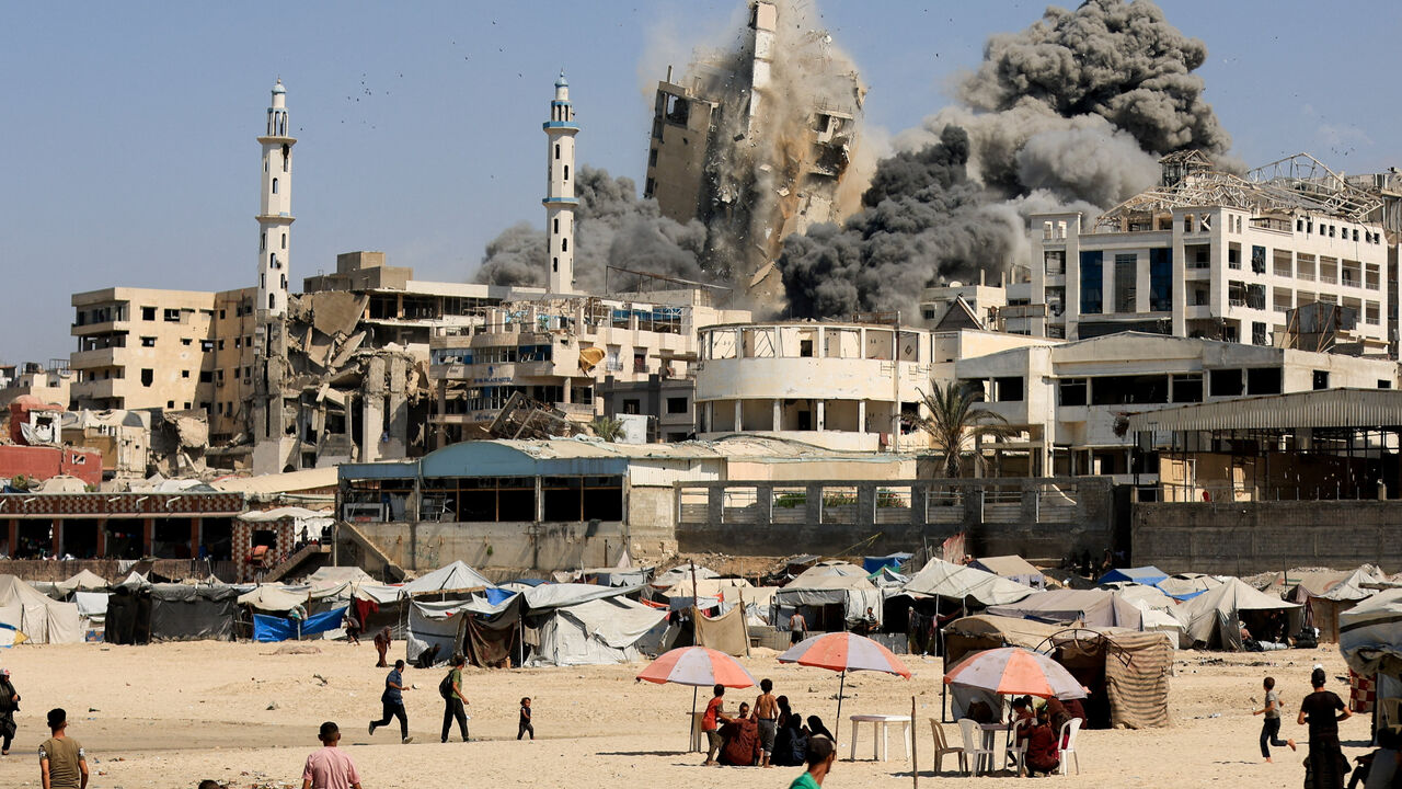 Smoke rises from the evacuated Al-Ghefari tower, as it collapses after it was hit by Israeli air strikes, in Gaza City, September 15, 2025. REUTERS/Dawoud Abu Alkas     TPX IMAGES OF THE DAY