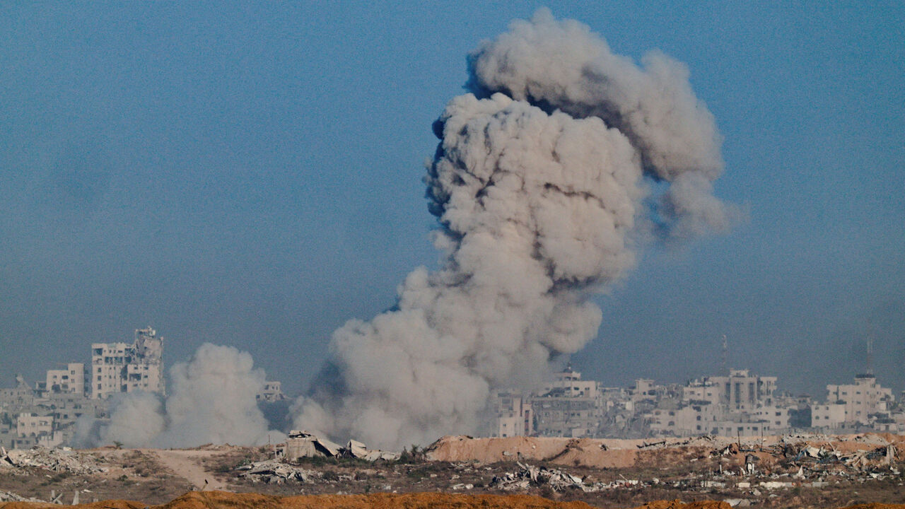 Smoke rises from Gaza after an explosion, as seen from Israel September 17, 2025. REUTERS/Amir Cohen