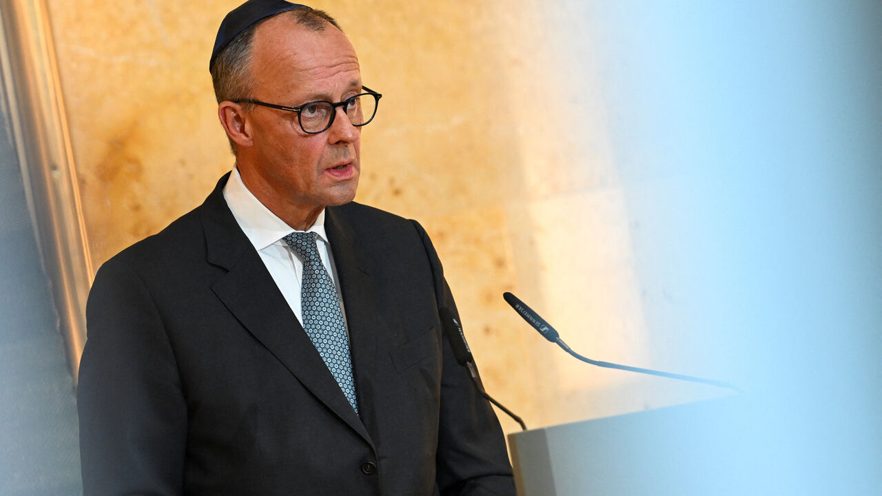 FILE PHOTO: German Chancellor Friedrich Merz attends celebrations of the newly completed renovation of Reichenbach Strasse synagogue in Munich, Germany, September 15, 2025. REUTERS/Angelika Warmuth/File Photo